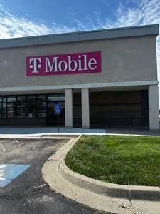 T-Mobile Barry Rd & US 169