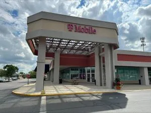 T-Mobile Dorothy Ln & Woodman Dr