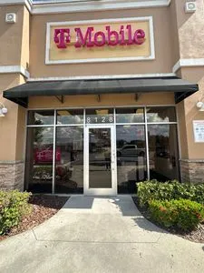 T-Mobile Rolling Oaks Commons