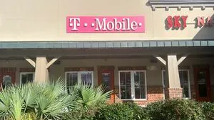T-Mobile Kaliste Saloom Rd & W Pinhook Rd