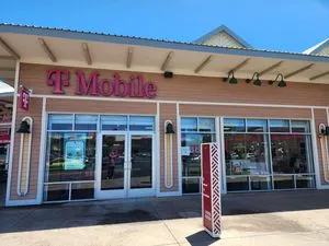 T-Mobile Lahaina Gateway