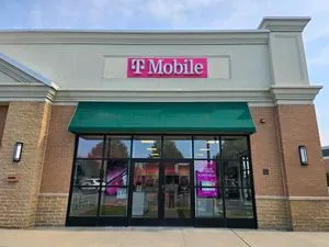 T-Mobile Nesconset Hwy & New Moriches Rd