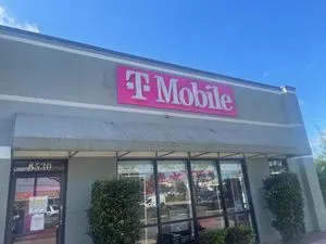 T-Mobile Lake Worth Rd & S Jog Rd