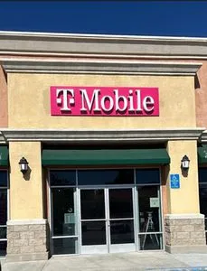 T-Mobile Ave L & 10th St W