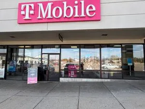 T-Mobile Lansing Edgewood Towne Center