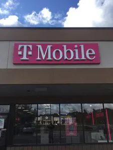 T-Mobile West Saginaw Hwy & Mall Dr