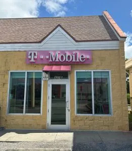 T-Mobile Walsingham Rd & 137th St