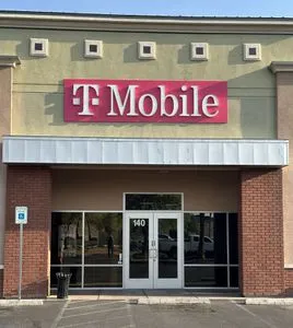 T-Mobile W Washington Av & N Buffalo Dr