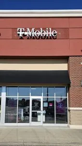 T-Mobile The Shoppes at Latham Circle