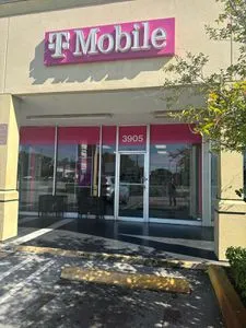 T-Mobile W Oakland Park Blvd & Sr 7
