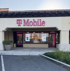 T-Mobile Foothill & Fruit