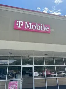 T-Mobile W Eads Pkwy & S Tanners Creek Dr