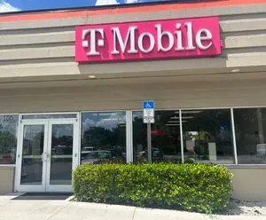 T-Mobile Lee Blvd & Joan Ave N
