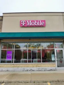 T-Mobile Archer Ave & W 135th St