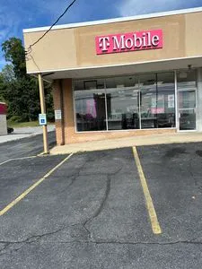 T-Mobile Market St & N 12th St