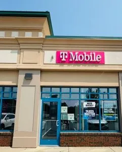 T-Mobile Commercial Rd & Hawes St