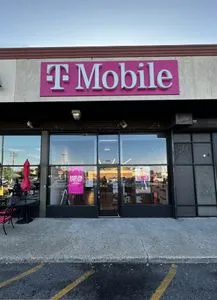 T-Mobile Hempstead Tpke & Hamlet Rd