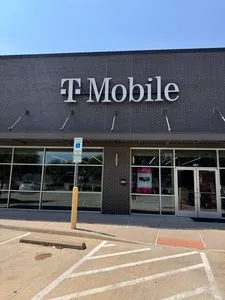 T-Mobile Round Grove & Stemmons Fwy