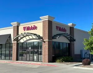 T-Mobile Pine Lake Rd & S 27th St