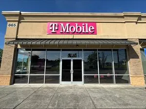 T-Mobile Thornton & Blairs Bridge