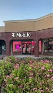 T-Mobile E Stanley Blvd & Fenton St