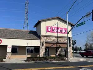 T-Mobile Calloway & Rosedale