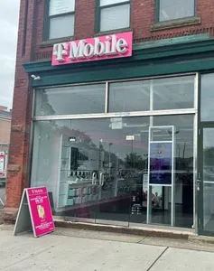 T-Mobile Broadway & 3rd Ave
