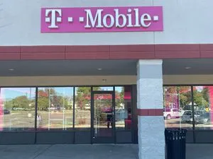 T-Mobile Main St & 17th Ave