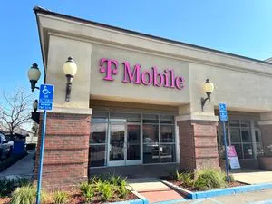 T-Mobile Gosford Rd & Shower Springs St