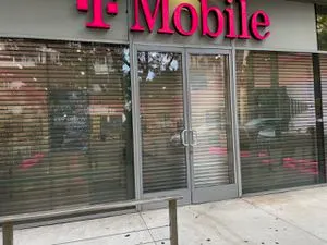 T-Mobile Wilshire Blvd & Vermont