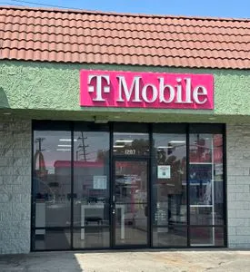 T-Mobile Soto St & 8th St