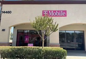 T-Mobile Puente Ave & Merced Ave