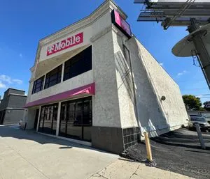T-Mobile La Cienega & 4th