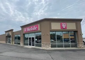 T-Mobile Preston Hwy at Outer Loop