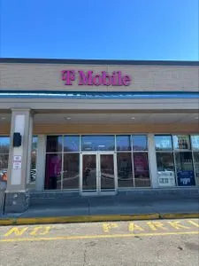 T-Mobile Bridge St & Emerson Ave