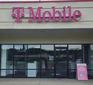 T-Mobile W Main St & Ridgeview Dr