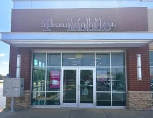 T-Mobile 82nd St & Milwaukee Ave