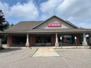 T-Mobile W US Hwy 10 & S Wildwood Run