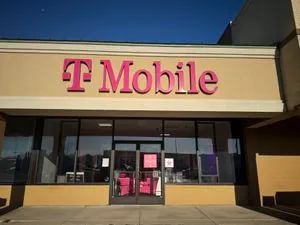 T-Mobile E Clifty Dr & Ivy Tech Dr