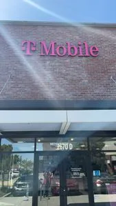 T-Mobile 5th St & Santa Clara Ave