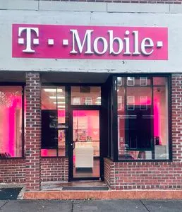 T-Mobile Main St & Locust St