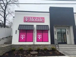 T-Mobile Northern & Manhasset Woods
