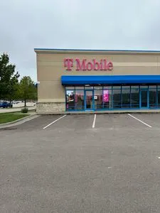 T-Mobile Commons Pl & Southwind Rd
