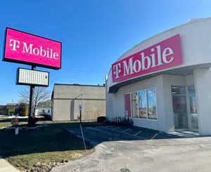 T-Mobile Calumet Ave & S 32nd St