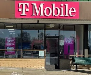 T-Mobile Lexington Ave & S Trimble Rd