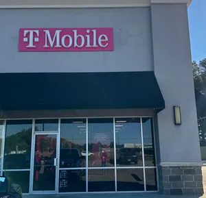 T-Mobile E End Blvd N & Lawson St