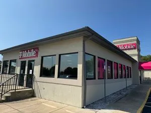 T-Mobile Foxcroft Ave