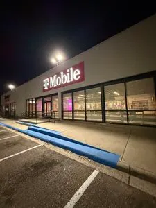 T-Mobile E Expressway 83 & S Mccoll Rd