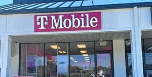 T-Mobile W Bay Ave & Gunning River Rd