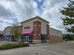 T-Mobile Pearl Rd & Hillview Way